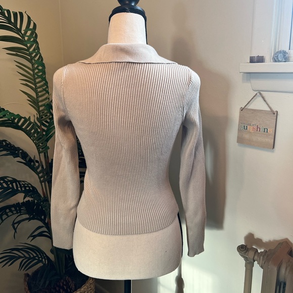 Abercrombie and Fitch A&F Beige Ribbed Collared Sweater - Picture 2 of 3